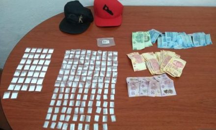 ¡Policías estatales preventivos detuvieron a 2 sujetos con 161 dosis de drogas en Río Grande, Zacatecas!