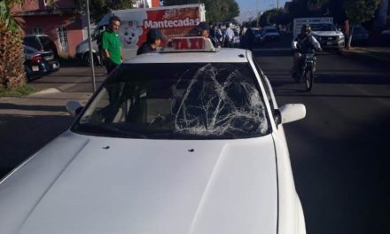 ¡Grave peatón atropellado por un taxi en Aguascalientes!