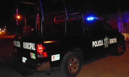 ¡Riña en Aguascalientes dejó a un comandante de la Policía Municipal golpeado y a un civil baleado por éste!
