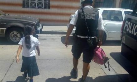 ¡Mujer “olvidó” ir por su hija de 6 años de edad a la escuela en Aguascalientes y policías municipales se la llevaron a su casa!