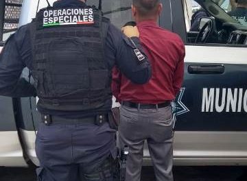 ¡Preventivos municipales detuvieron a prepotente ex policía con un arma en Aguascalientes!
