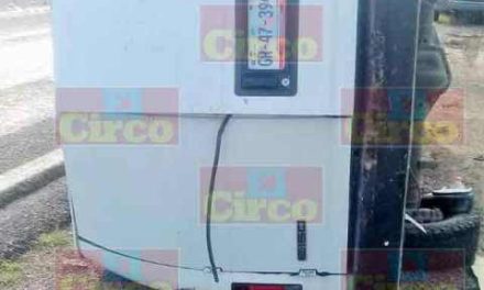 ¡3 lesionados dejó choque-volcadura entre 2 camionetas en Lagos de Moreno!
