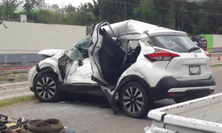¡Espantoso accidente en Encarnación de Díaz: murieron madre e hijo y otro resultó herido!