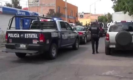 ¡Policías estatales de Aguascalientes detuvieron a 4 sujetos con un arma de fuego y cartuchos útiles tras persecución!