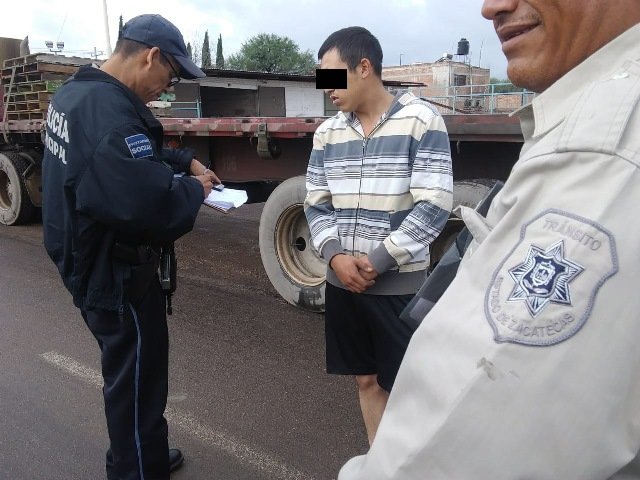 ¡Detienen en Aguascalientes a trailero que era perseguido por la Policía de Zacatecas!