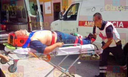 ¡2 hombres lesionados tras choque-volcadura en la carretera Lagos de Moreno-Encarnación de Díaz!