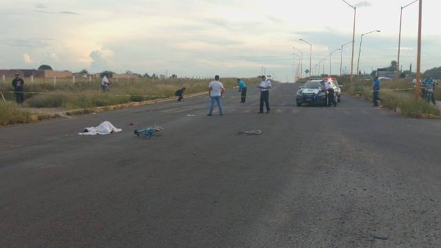 ¡Ciclista murió embestido por un tráiler en Aguascalientes!