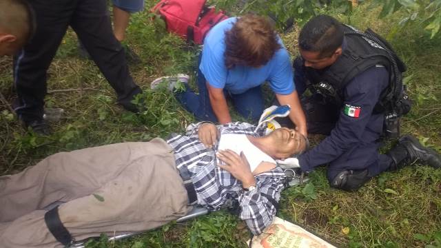 ¡Adulto mayor resultó lesionado tras caer de un árbol y lo llevaron al hospital en el helicóptero Halcón 1 de la Policía Municipal de Aguascalientes!