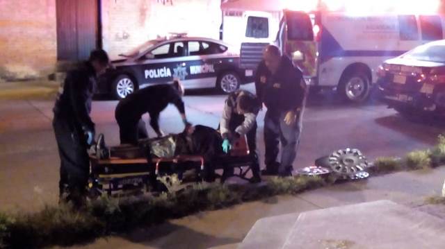 ¡Agoniza delincuente golpeado por vecinos de Lomas del Ajedrez en Aguascalientes!