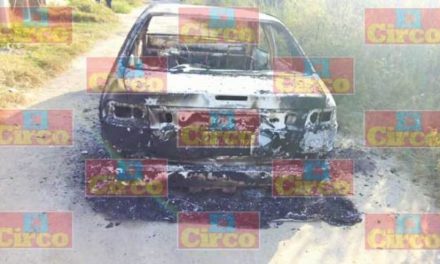 ¡Ejecutaron y calcinaron a 3 personas dentro de un automóvil en Lagos de Moreno!