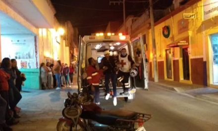 ¡Motociclista lesionado tras ser embestido por un auto “fantasma” en Lagos de Moreno!