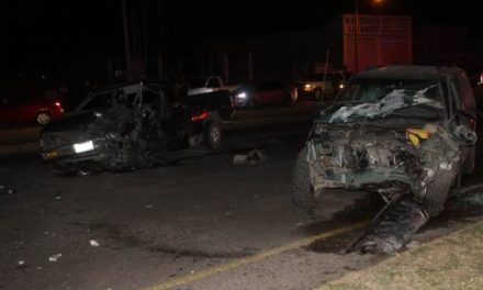 ¡Choque frontal entre 2 camionetas en Aguascalientes dejó 2 muertos!