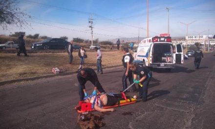 ¡4 lesionados, uno de gravedad, tras de que motocicleta arrolló a peatones en Aguascalientes!