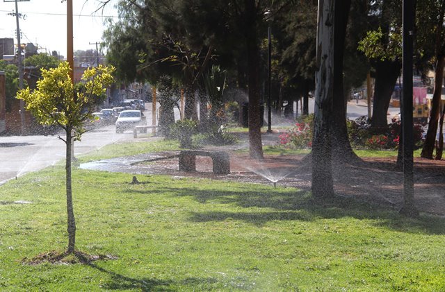 ¡Municipio y empresas unen esfuerzos para regar áreas verdes con agua tratada!