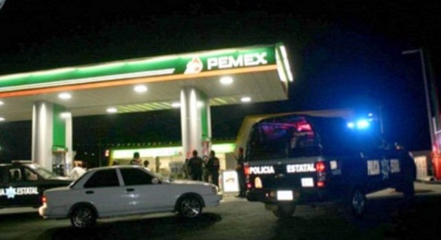 ¡2 pistoleros asaltaron una gasolinería en Aguascalientes y se llevaron $1,200 en efectivo!