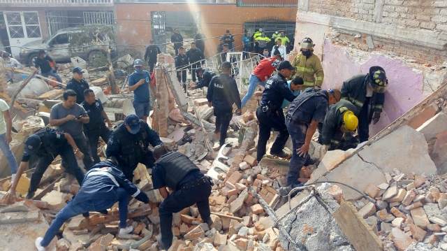¡Explosión provocó derrumbe de una panadería en Aguascalientes: 1 lesionada!
