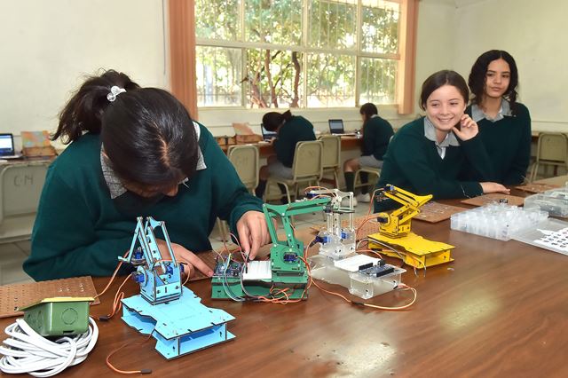 ¡Aguascalientes pionero a nivel nacional en la enseñanza de robótica en alumnas de secundaria!