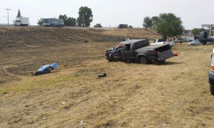 ¡Volcadura de una camioneta en Aguascalientes dejó 3 muertos y 1 lesionado!
