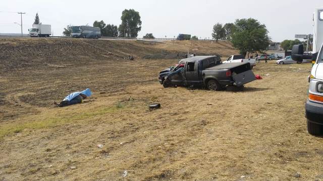 ¡Volcadura de una camioneta en Aguascalientes dejó 3 muertos y 1 lesionado!