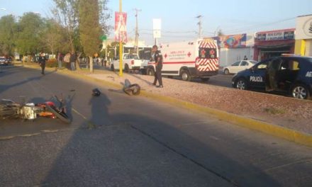 ¡Motociclista atropelló a una adolescente y ambos resultaron lesionados en Aguascalientes!
