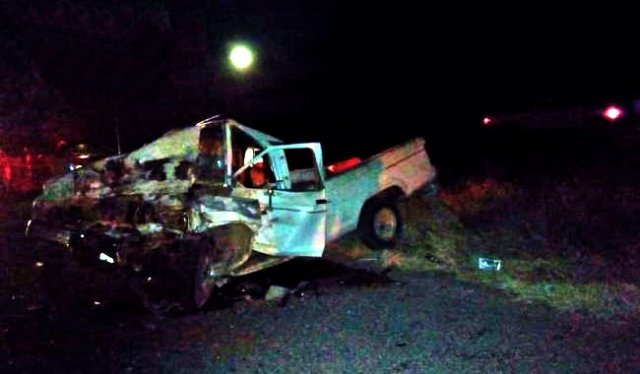 ¡Choque entre 2 camionetas dejó 2 muertos y 1 lesionado en Miguel Auza!