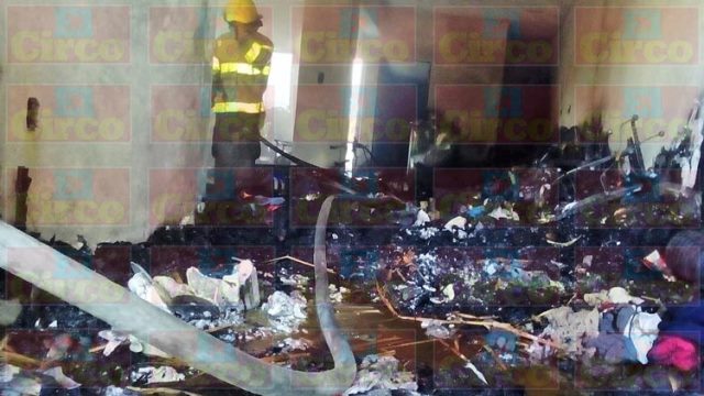 ¡Devastador incendio acabó con una casa en Lagos de Moreno!