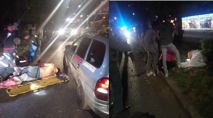¡Graves hombre y mujer que en una motocicleta chocaron contra un poste en Aguascalientes!