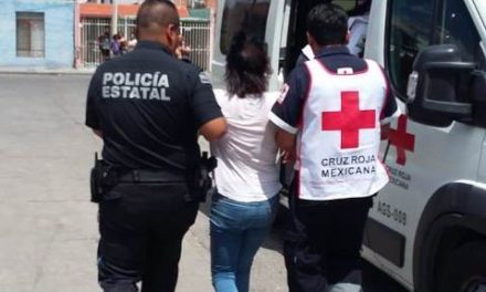 ¡Joven se colgó de la regadera del baño pero fue rescatada por policías en Aguascalientes!