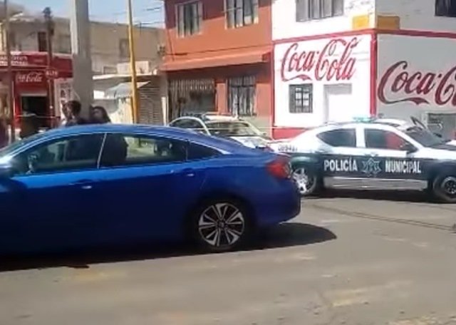 ¡Patrulla de la Policía Municipal de Aguascalientes chocó contra un auto y atropelló a un niño!