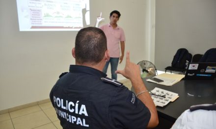 ¡Policías municipales aprenden lengua de señas mexicana!