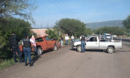 ¡Choque entre 2 camionetas dejó 3 lesionados en Aguascalientes!