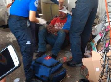¡Hombre lesionado al explotarle un tambo en un taller de balconería en Aguascalientes!