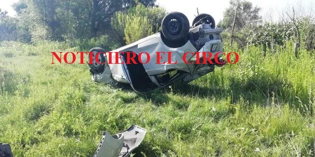 ¡Joven aguascalentense volcó su auto en Ojuelos y salió ileso!