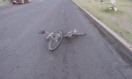 ¡Ciclista lesionado tras ser impactado por una joven automovilista en Aguascalientes!