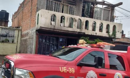 ¡Policías municipales auxiliaron a menor de edad tras incendio domiciliario en Aguascalientes!