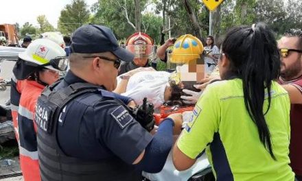 ¡7 lesionados dejó fuerte choque entre 2 automóviles en Aguascalientes!