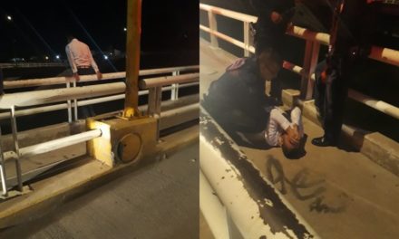 ¡Policías municipales de Aguascalientes rescataron a hombre que quería arrojarse de un puente!