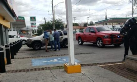 ¡2 pistoleros asaltaron a un cuentahabiente y lo despojaron de $200 mil en Aguascalientes!