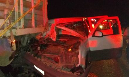 ¡Choque entre una camioneta y un tractocamión dejó 4 zacatecanas lesionadas!