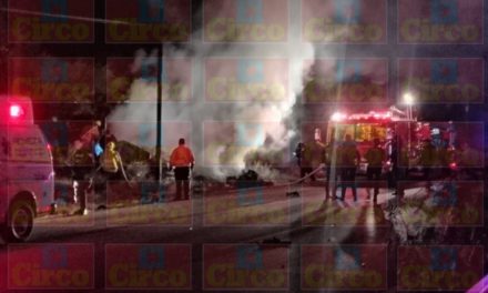 ¡Auto se volcó e incendió en Fresnillo: 2 muertos!