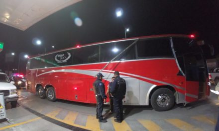 ¡Delincuentes balearon autobús al no poder asaltar a los pasajeros en Zacatecas!