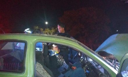 ¡Grave automovilista que chocó contra un árbol en Aguascalientes!