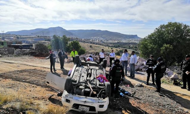 ¡Volcadura de auto de Obras Públicas del Municipio de Zacatecas dejó 5 lesionados!