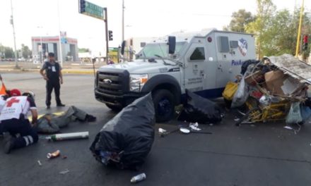 ¡Hombre que empujaba triciclo murió embestido por un camión de traslado de valores en Aguascalientes!