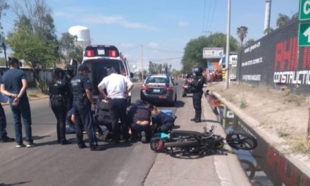 ¡Grave hombre que sufrió una caída de su motocicleta en Aguascalientes!