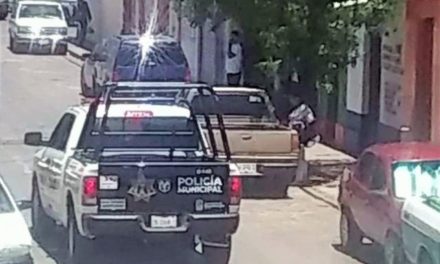 ¡Intentaron ejecutar a una mujer policía a bordo de su patrulla en Guadalupe!