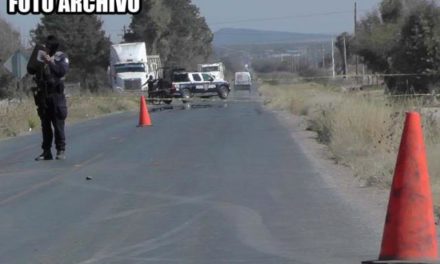 ¡1 muerto y 1 lesionado tras choque entre auto y motocicleta en Tlaltenango!