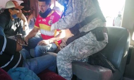 ¡Tráiler impactó una camioneta en Aguascalientes: 7 lesionados!