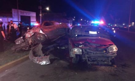 ¡1 muerto y 1 lesionado dejó choque entre una camioneta y un auto en Aguascalientes!