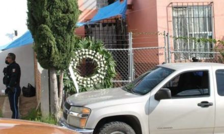 ¡Amenazaron a oficial de la Policía Estatal en Aguascalientes: le dejaron una corona de muerto en su casa!